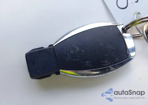 2015 Mercedes-Benz C 300 4Matic z USA, uszkodzony, nr VIN 55SWF4KBXFU062495